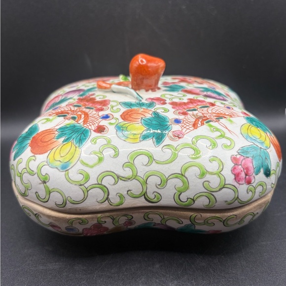 Vintage Chinese Quatrefoil Porcelain Trinket Box Famille Rose Lidded Dish - Picture 3 of 16